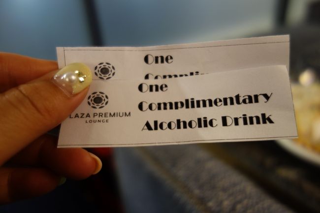 プライオリティパス利用の私にはアルコールの制限があるんです。2杯までとは悲しい