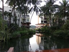 今回のホテルはTanjung Rhu Resort(タンジュンルーリゾート)
ランカウイ空港から車で北に30分くらいです。

ホテルの名前にもなっているタンジュンルーはランカウイでも綺麗なビーチが有名らしく、近くにフォーシーズンズがありますが、元はタンジュンルーリゾートの土地だったようです。