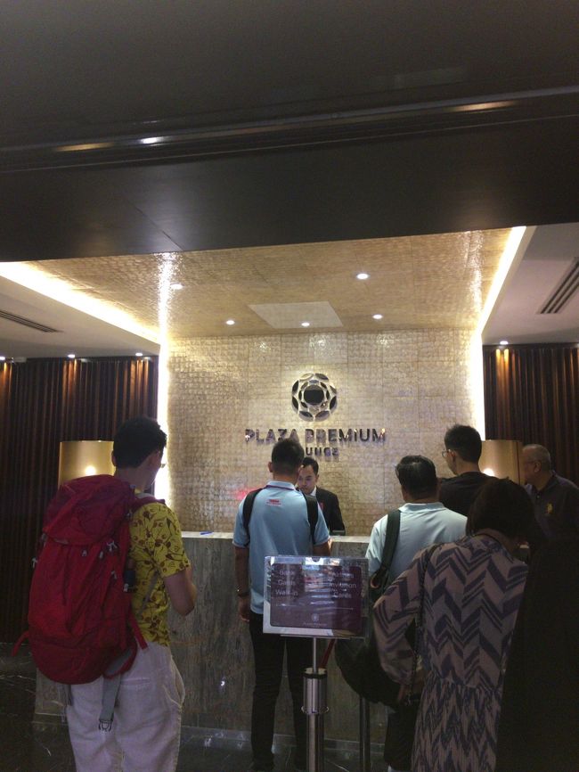 朝早くはＳＱ，ＴＧ両ラウンジが空いてないので、プラザプレミアムラウンジへ。相変わらず盛況ですな