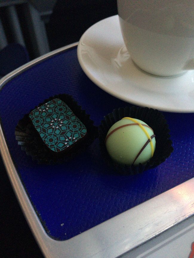 最後の３つのうち２つをいただきました。えー、そんなに積んで無いのかよ。確かにコーヒーや紅茶頼んでも甘味系は配ってくれませんでしたけど。