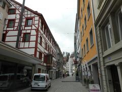 ザンクトガレンの旧市街へ。ドイツによくある木骨組の家に街の歴史を感じる