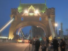 タワーブリッジです！
ここの橋を歩いて渡りたかったんです！
もう、感動で泣きそう( 〃▽〃)