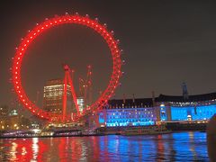 ロンドンアイも見えます(*´∀`)♪

ウェストミンスターピアで降りようと思ってたのですが、ロンドンアイが見えるここがウェストミンスターピアでした(笑)
停車時間が長いのであれー？と思ってスタッフに訪ねたらウェストミンスターピアと言われちゃいました・・・
「降りたいの？」と言われ「うん」と。
後ろにいたスタッフのお兄さんのため息聞こえましたよ・・・
もう出発する準備できてたのでまた降りる準備するのはメンドクサイですよね・・・
すみませんでした( ノД`)…