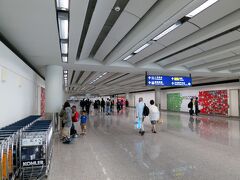 香港着きました。
到着ホールにあるプラザプレミアムラウンジへ向かいます。