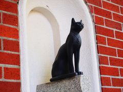 大佛次郎記念館の猫

入り口に二体。