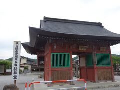 札所五番の小川山 語歌堂です。
こちらは無人のため御朱印をいただく場合は、長興寺まで行くことになります。