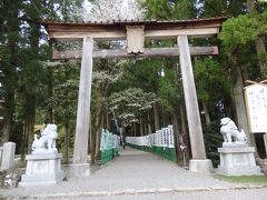 再び和歌山県に入ります。
まずは、熊野三山のひとつの本宮大社で参拝です。