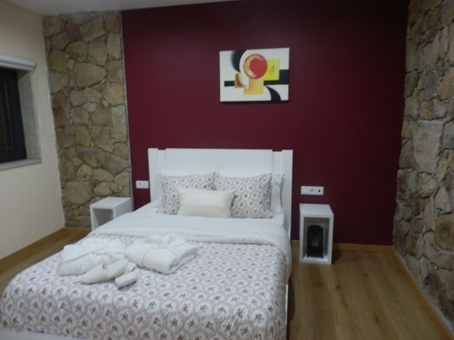 リビング＆寝室、窓が小さい。