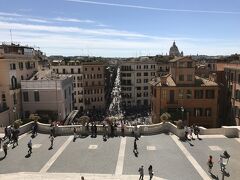 スペイン広場の上にあるトリニタデイモンティ広場です。
眺めがとても良くて、バチカン市国まで見渡せました。