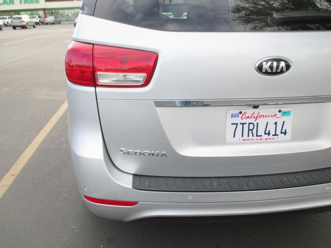 そしてレンタカーを借ります。今回はKIAのSEDONA。翌日はセドナに行くので、ちょっとダジャレでSEDONAに決定。<br />日産のクエストが良かったけど、クライスラーのグランドキャラバンかKIAのSEDONAしか空いていなかったので、SEDONAにしました。