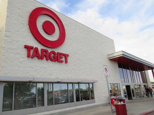 そして、明日からのドライブに備えて、買い出しに行きます。<br />近くのTARGETへ。