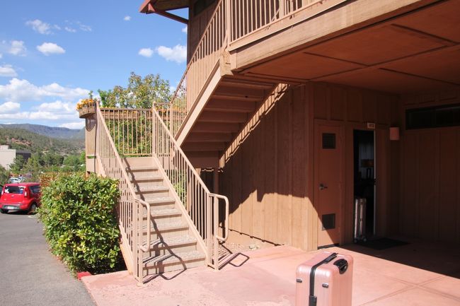 のんびり寄り道しながらも、3時過ぎにはセドナのオーチャードインセドナにチェックインできました。１階の一番端で、何かと便利でした。