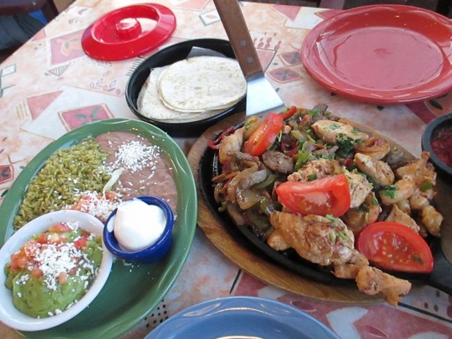 メニューに迷っていると、後ろの席からいい匂いがして、美味しそうでしたので<br />同じ物のをオーダーしました。<br />店員さん、英語がうまくしゃべれない私に優しく、笑顔で対応してくれてありがとう。<br />これが大正解で超美味しかったです。セドナビールと一緒に最高でした。<br />ラッキー池田です。