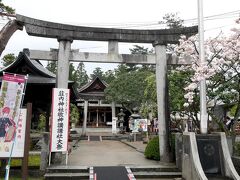1227　庄内神社　二礼二拍手一礼　荘内神社は明治10年、旧藩主を慕う庄内一円の人々によって鶴ヶ岡城本丸跡に建てられました。