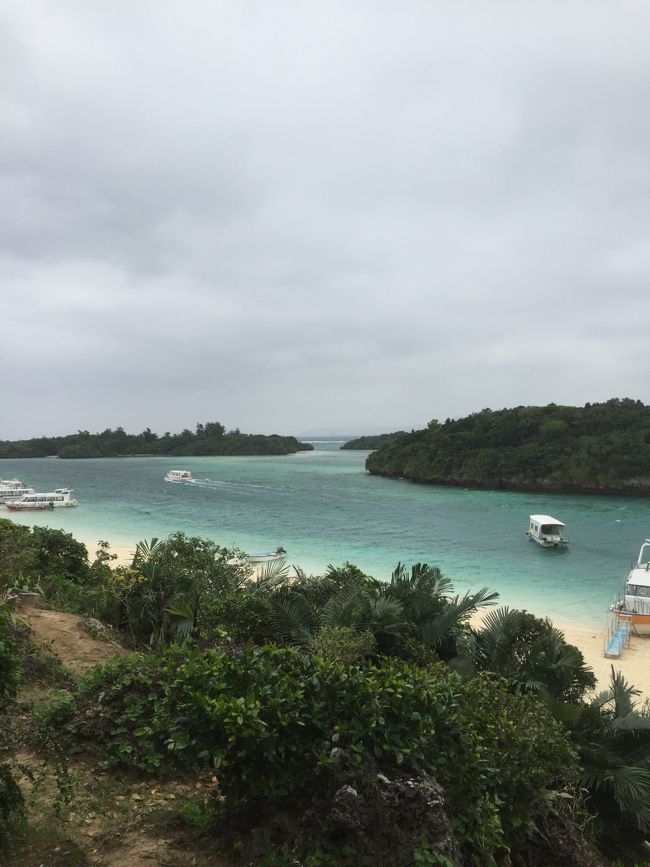 とりあえず メイン所を。<br />川平湾。幾分 天気が悪いので 景色は普通ですが<br />とりあえず 行った感。かまぼこも 食べたりでUターンして 戻ります。