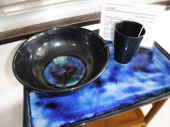体験する焼き物は石垣ブルーを思わせるような青色。

陶器とガラスの融合らしく失敗に失敗を重ねて出来上がった

素晴らしい海の青さを表現されています。

体験ではオリジナルの物が作れて、ショップでは

展示販売もされています。