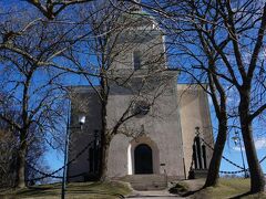 スオメンリンナの教会。中には入れず。教会の周りの鎖に錨とか船に関するものがあった気が。結構いかつかったな。