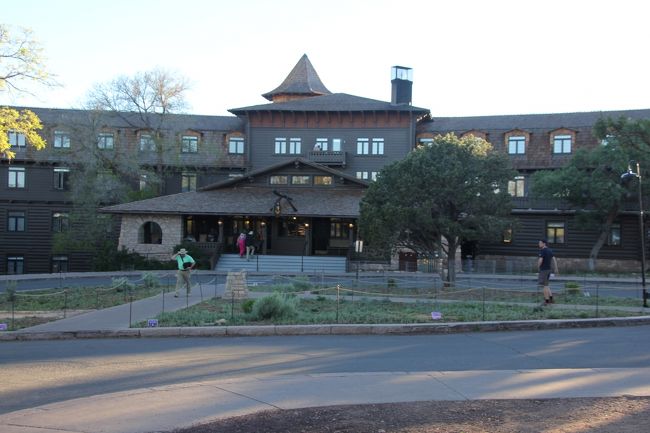 何ヶ所かビューポイントに寄って、エルトバーホテルにチェックイン。<br />10ヶ月位前に予約しました。なかなか予約が取れないホテルですね。