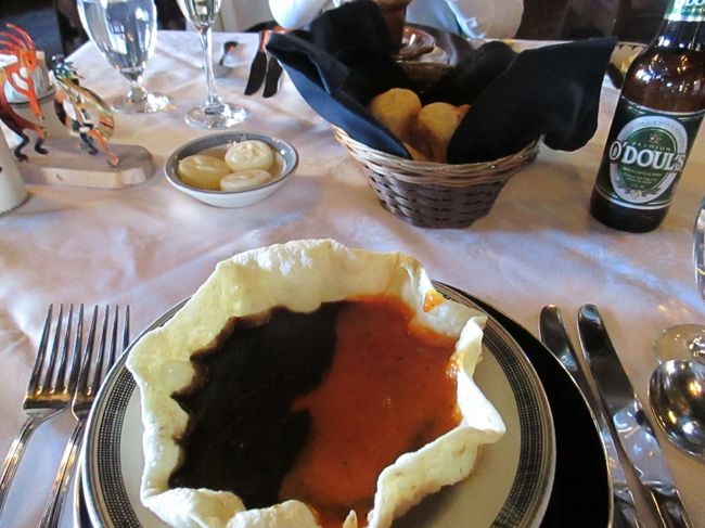 コース料理はないのでアラカルトで頼みます。