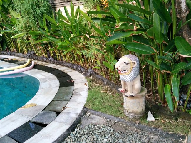 いたるところに石像があります。<br /><br />ちょっと面白い顔に癒されます（笑）