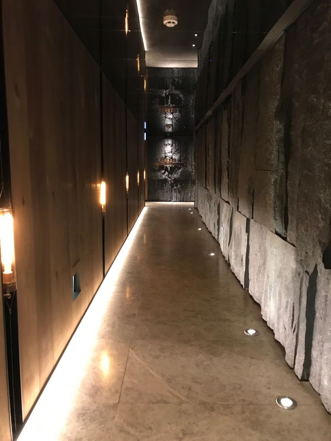 高級感溢れる廊下です。<br />でもね、めっちゃ朝から混んでいました。<br />座るところないくらい(^◇^;)