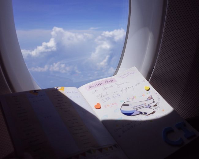 実は今回、フライトログブックをお願いしてみました。<br />チャイナエアラインのシールが貼ってあり、可愛くデコレーションされて戻って来ました。<br />嬉しい！<br />良い思い出になりました。娘も私も大喜び！<br />謝謝！！！