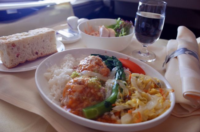 大根餅からしばらくして、こちらが出て来ました。<br />ポークです。美味しいです。<br />でも、お腹がいっぱいで入りません(^_^;)