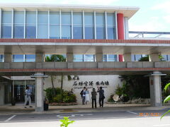 空港を一歩出ると、東南アジアほどでは無いにしても、ムアーッとした空気がお出迎え～