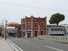 レンガの建物は旧共立高田銀行
現在はアルフォンソ（パン屋さん）

