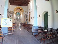 「Centro Historico（セントロ・イストリコ、旧市街）／ポルトセグーロ／バイーア」

中に入ると、まだ古い木製の説教壇や床、天井は18世紀、19世紀の面影を今に残しています。
