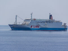 鹿児島-沖縄航路のもう一つのライバル会社、A Lineのフェリーです。

なんか階数も多くてあっちの方がデラックスなのかも??