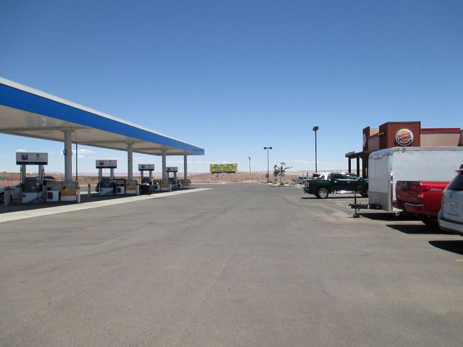 約１時間でキャメロン到着。ここで給油と簡単な食事を済ませます。