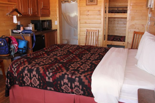 綺麗です。奥には二段ベットがあります。