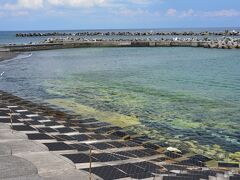 夏は海水浴で賑わうらしい底土海水浴場。