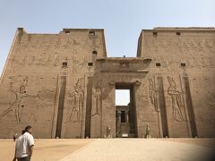 次にホルス神殿に来ました
