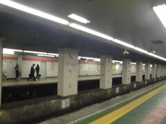 東日本橋駅に着いたら「JR山手線・京浜東北線　人身事故
　運転再開は１時間後」と放送ありました。
　
現地で合流するKさんから「大江戸線で行くので、蔵前駅前のマクドナルドにいてください」と連絡ありました。