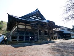 湯殿山注連寺は天長２年（825）弘法大師空海の開基であり、その後、大師が開創した霊場を慕い京都より訪ねてきた弟子の真然大徳が承和２年（835）、湯殿山権現堂を建立し、真然大徳を第一世とするお寺です。http://www2.plala.or.jp/sansuirijuku/churenji/kaisou/index.html