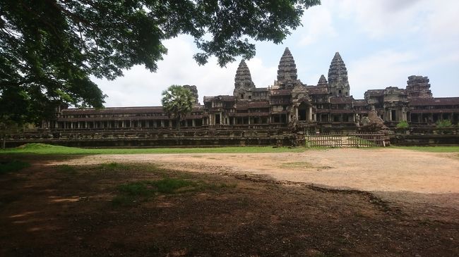反対側から見たアンコールワット