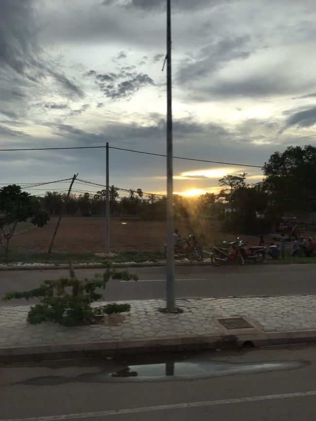 タケオ州に向かう途中の夕陽