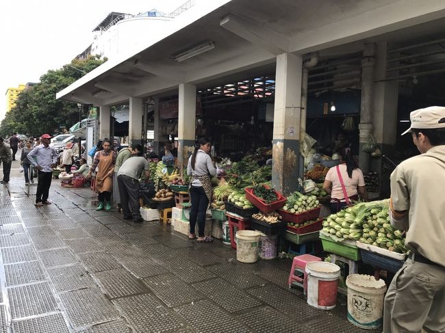 海外に来ると、こういう市場を巡るのが楽しみ