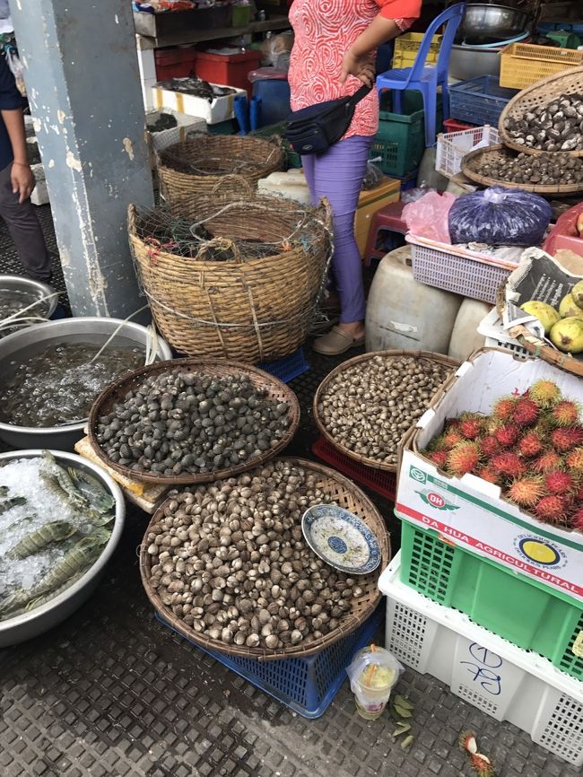 海鮮も売ってますが、炎天下の中で大丈夫なのか！？