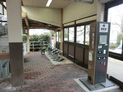 まちのりレンタサイクルで、金沢市内を回っています。
このレンタサイクルは、他のレンタサイクルとは違うシステムで、市内各地のポートを30分以内で結んでいくと、1日の料金が基本の200円ですむんです。
野町駅にもポートがありました。
ここに、第136加賀シクタン丸(レンタルしている自転車を勝手に名づけた)を、置いていきましょう。

まちのりレンタサイクルのシステムはこちら
↓↓↓↓↓↓↓↓↓↓↓↓↓↓↓↓↓
http://www.machi-nori.jp/machinoritte/