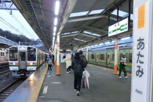 6:16<br />横浜から1時間20分。<br />熱海に到着です。<br />隣に停まっている、普通423M島田行に乗り換えます。<br />ロングシートです。<br /><br />③普通423M.島田行 (103.2km/1:10)<br />熱海.6:20→島田.8:10