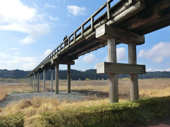 しかし、暴れ川と言われた大井川で、橋は大丈夫なのか？<br />実は、過去の増水で被害を受けるたびに改修され、今は一部の橋脚がコンクリート製になっているそうです。