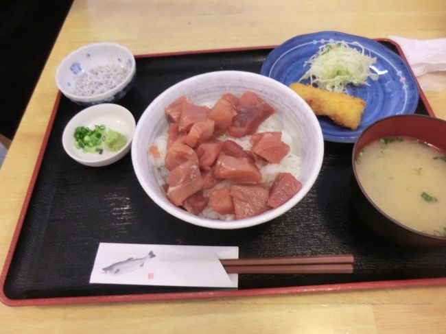 10:34<br />まぐろが食べたい！<br />｢まぐろいっぱい丼｣を注文しました。<br /><br />まず、まぐろブツ丼．まぐろフライ．釜揚げシラス．味噌汁セットが出てきまして‥