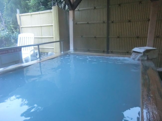 石和健康ランドは天然温泉ではありませんが、24の多彩なお風呂があります。<br />さぁ、どれから入るか迷っちゃいますね。<br /><br />全身浴風呂<br />バイブラ風呂<br />ナノバブル炭酸泉<br />薬草風呂<br />水風呂<br />うたせ湯<br />美白の湯<br />樽風呂<br />陶磁器風呂<br />電気風呂<br />天然石風呂<br />ボディージェット<br />ストロングジェット<br />寝ころび湯<br />熱風サウナ<br />塩サウナ<br />ミストサウナ<br />天然鉱石ラジウム風呂<br />寝湯<br />水晶洞窟風呂(女性)<br />マイナスイオンルーム(女性)<br />信玄公隠塩湯(男性)<br />低温サウナ(男性)<br /><br />※画像は、昨年11月撮影の物です。