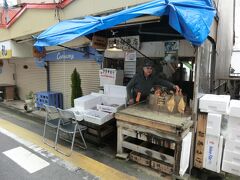 9:02
おっ！
浜焼きをやっている店を発見。
行ってみましょう。