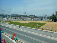 仙台行きの高速バスはさんさん商店街のある志津川駅（バス停）にも停車する。