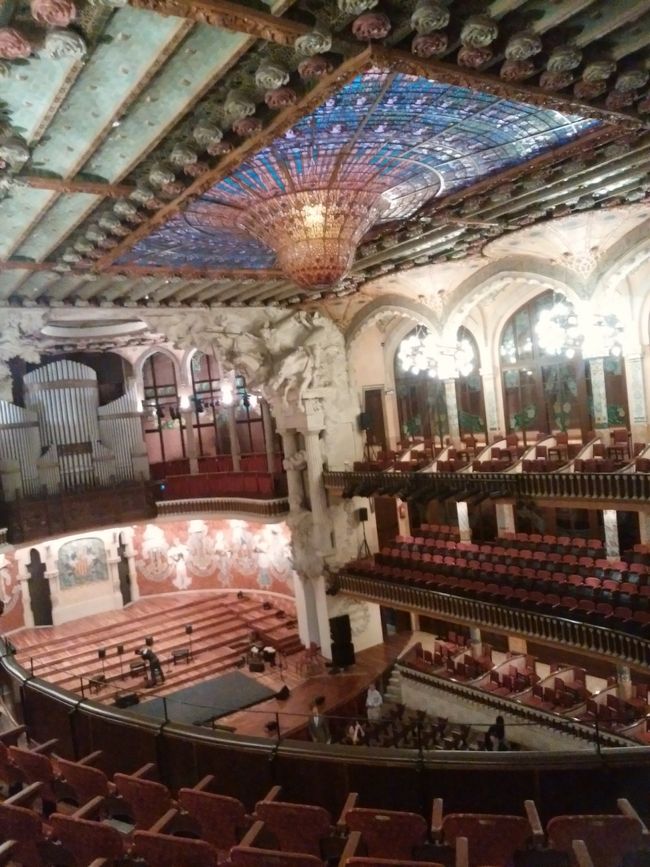 クチコミでは、古いから音響が…という意見もありましたがなんのその。<br /><br />すっごく良かったです！<br /><br />ギタートリオの方たち3人とも、音が違うんですよー！<br />なんてゆうか、音質？音楽に疎い私でも、わかるくらい違うし。<br /><br />踊りもすごいし！！<br /><br />楽しい時間ありがとうございました(^^)