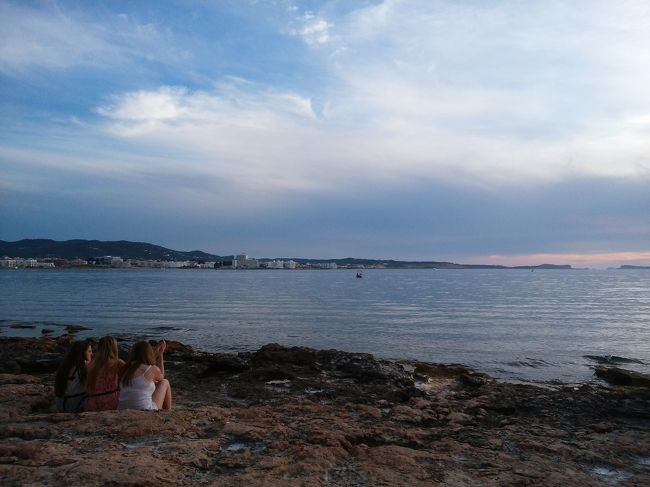 なんだ、音楽も聞こえるしこっちのほうがいいじゃないか(・ε・｀)